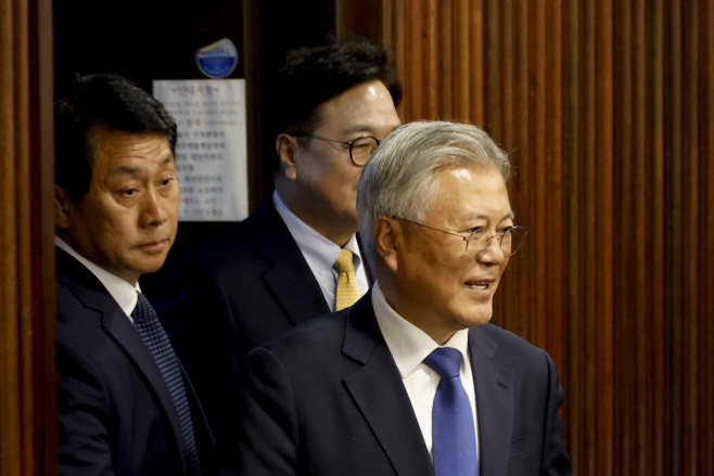 4.27 판문점선언 7주년 기념식 참석하는 문재인 ...<YONHAP NO-4772>