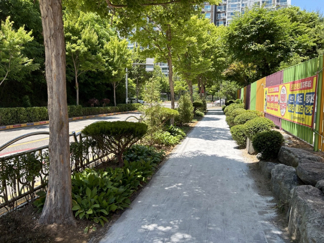 2.시민소통과([기획]의정부시, 우리동네 정책로드맵 ‘신곡2동편’)6-효자초 자녀안심 그린숲