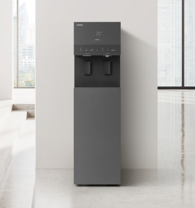 [사진자료1] 코웨이 아이스 스탠드 자이언트 정수기 인테리어컷 (1)