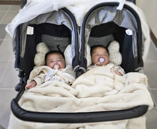 사진2. 박경민 아워홈 창원영업팀 조리장 쌍둥이 사진