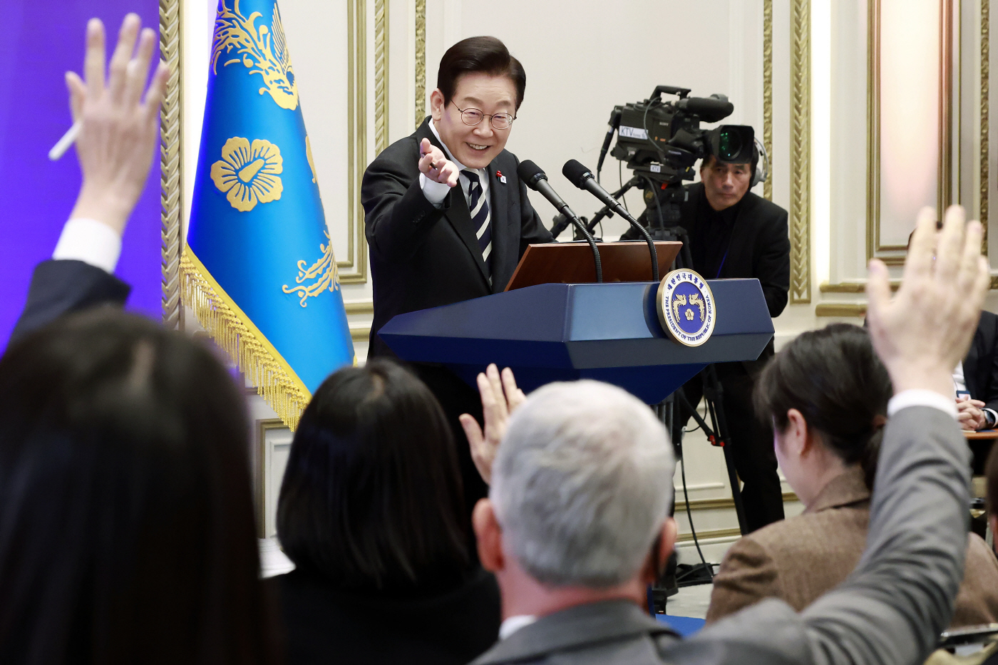 이재명 대통령 '질문하세요'