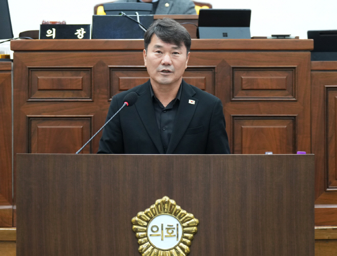 하남시의회 최훈종 의원이 제344회 하남시의회 정례회 제2차 본회의에서 5분 자유발언을 하고 있다./하남시의회