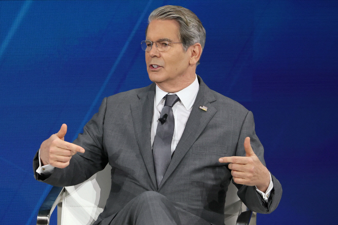 US-BUSINESS-AND-GOVERNMENT-LEADERS-SPEAK-AT-NEW-YORK-TIME'S-DEAL