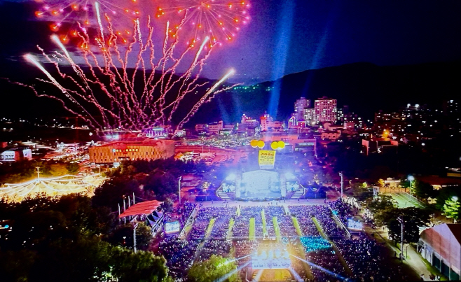 #1. 251203 보도사진5(제4회 리치리치페스티벌 개막식)