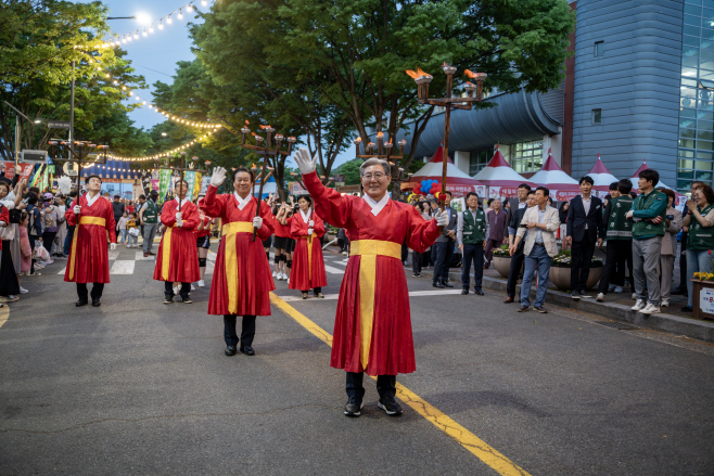의병 출정 퍼레이드 오태완 군수