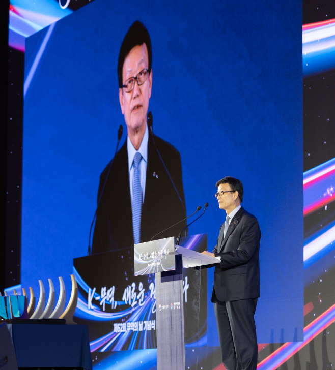 (사진2) 2025-12-04 제62회 무역의 날 기념식