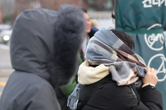 추운 출근길<YONHAP NO-2355>