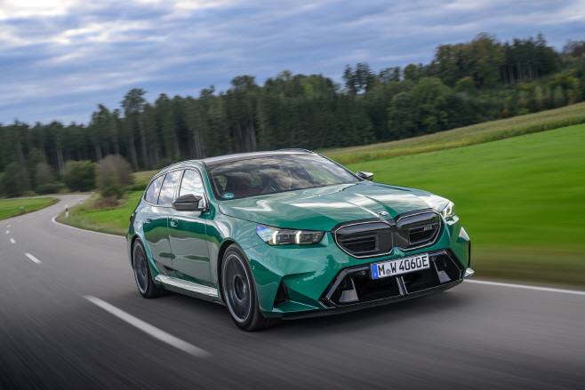 사진1-BMW 코리아, 강력한 주행성능에 활용성 더한 ‘뉴 M5 투어링’ 공식 출시