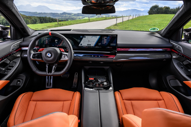 사진5-BMW 코리아, 강력한 주행성능에 활용성 더한 ‘뉴 M5 투어링’ 공식 출시