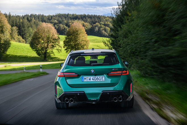 사진4-BMW 코리아, 강력한 주행성능에 활용성 더한 ‘뉴 M5 투어링’ 공식 출시