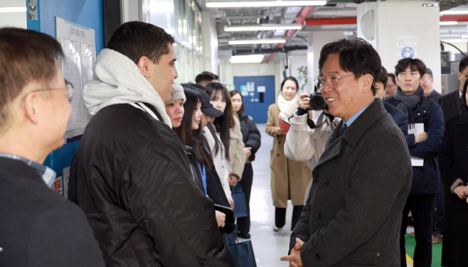 12.5 김영훈 고용노동부 장관, 외국인유학생 일학습병행 대학 현장방문 (4)