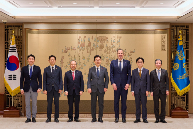 이재명 대통령, 손정의 회장ㆍ르네 하스 대표 접견