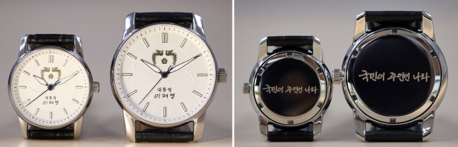 대통령실, 기념품 손목시계 공식 공개