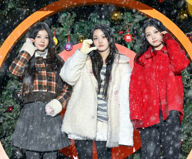 엠앤엠즈 매지컬 홀리데이_볼하트하는 모카, 이로하, 원희