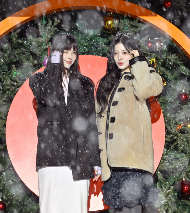 엠앤엠즈 매지컬 홀리데이_볼하트하는 윤아, 민주