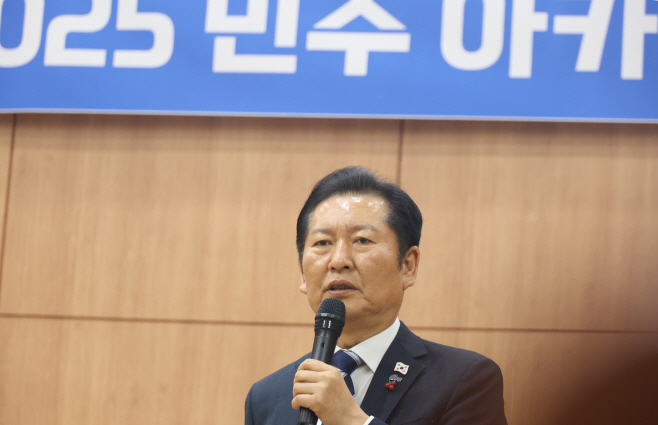 제주 민주 아카데미에서 강연하는 정청래 대표<YONHAP NO-3056>