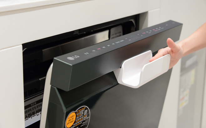 [사진2] LG 컴포트 키트 '식기세척기 이지핸들'