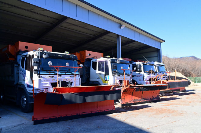 251205보도자료(청송군, 겨울철 도로 제설 종합대책 추진) (2)