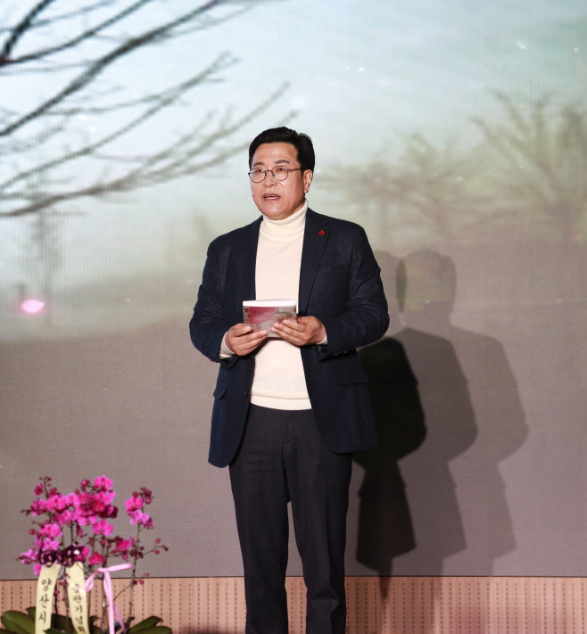 출판기념회 리딩사진-crop