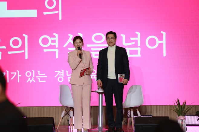 출판기념회 저자소개 사진