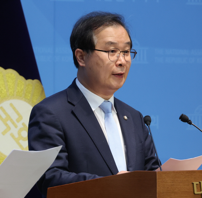 대장동 사건 검찰 조작기소 주장하는 이건태·이...<YONHAP NO-2598>