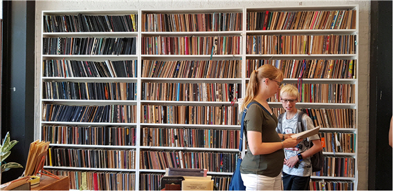 뉴욕 브루클린 아트 도서관의 이용객