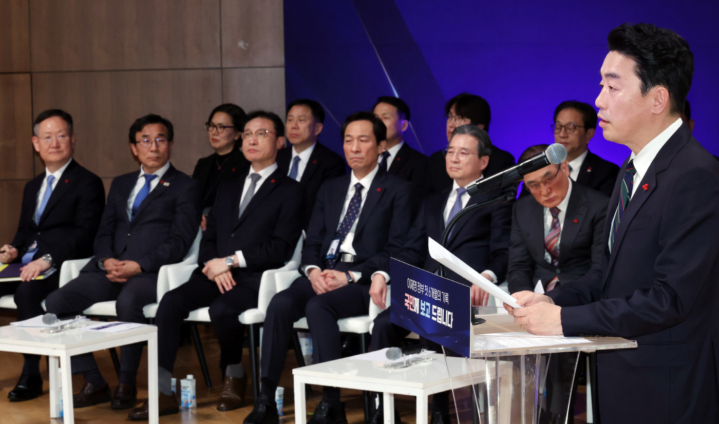 발언하는 강훈식 비서실장