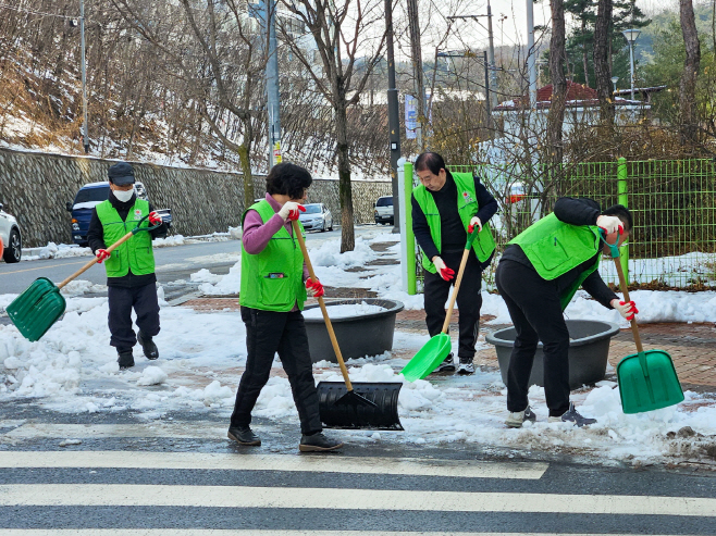 영주-1-1 영주시, ‘내 집·내 점포 앞 눈 치우기’ 겨울철 제설·제빙 의무 강조