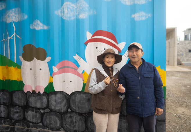 농장 부부 기념사진