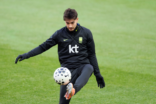 훈련하는 옌스 카스트로프