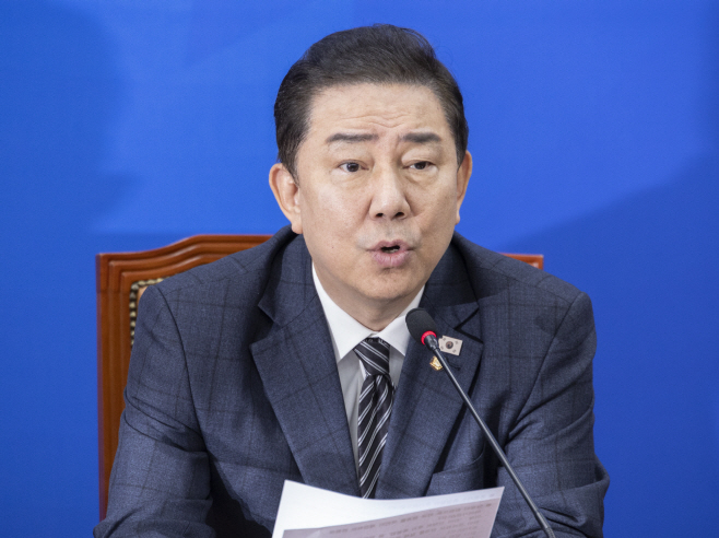 홈플러스 매각 무산 관련 발언하는 김병기 원내대표<YONHAP NO-3523>