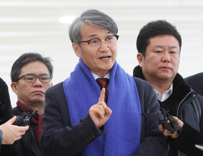 답변하는 최재영 목사<YONHAP NO-2538>