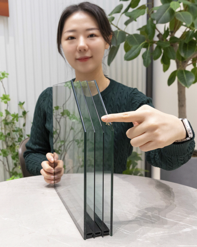 KCC글라스 경량다복층유리 시스템'을 개발