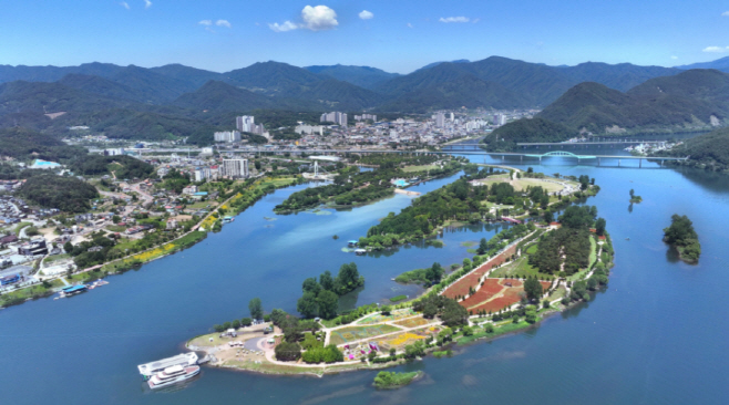 자라섬 전경./가평군