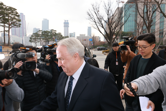 의원직 사퇴 발표 기자회견 마친 인요한 의원<YONHAP NO-3322>