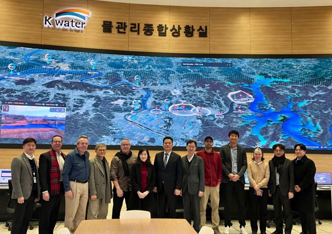 [사진] 2. 물관리종합상황실 견학