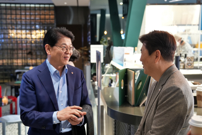 [롯데쇼핑-롯데마트] 보틀벙커 비스트로에서 진행된 '2026 롯데마트&롯데슈퍼 파트너스 데이'에 참석한 차우철 롯데마트·슈퍼 대표이사 모습