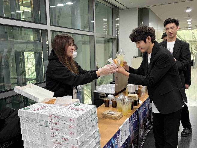 [롯데GRS_251210_이미지자료] 롯데GRS, 발달장애인을 위한 희망 온정 잇는다