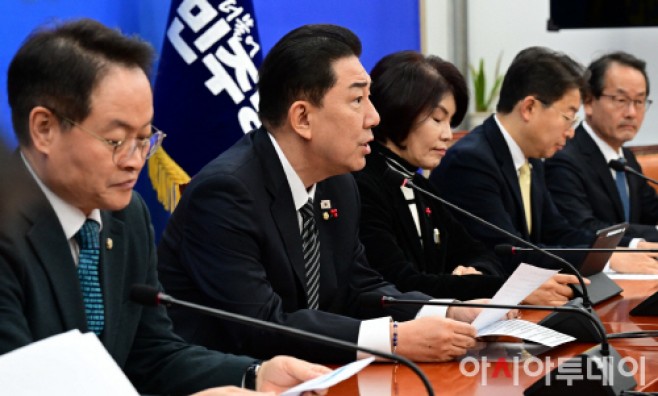 2025121101000897600060471