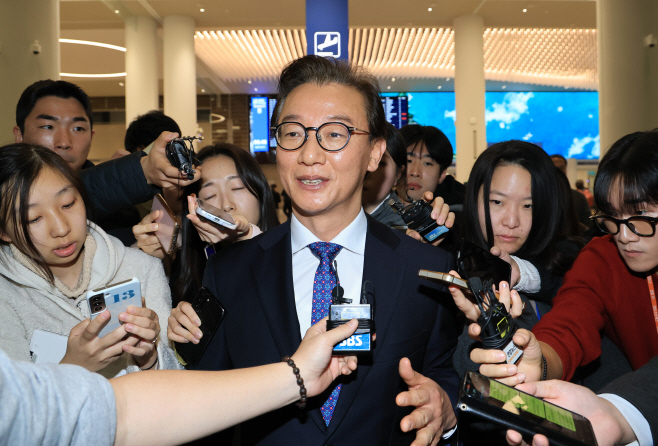 질문 받는 전재수 해양수산부 장관<YONHAP NO-2373>