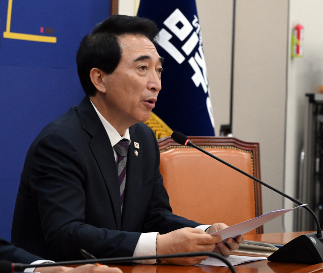 [포토] 현안 관련 발언하는 박수현 수석대변인