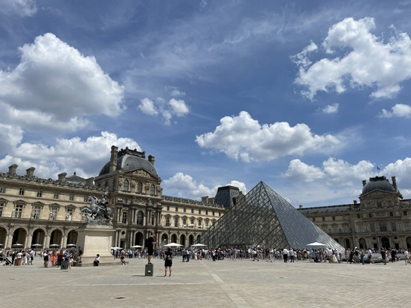 루브르