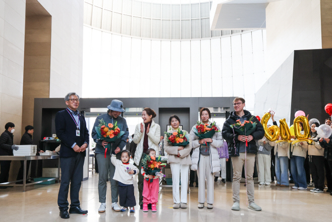 국립중앙박물관 600만 관객 돌파<YONHAP NO-4017>