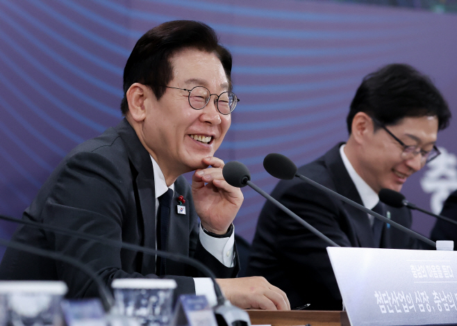 이재명 대통령, 충남 타운홀미팅 마무리 발언<YONHAP NO-5430>