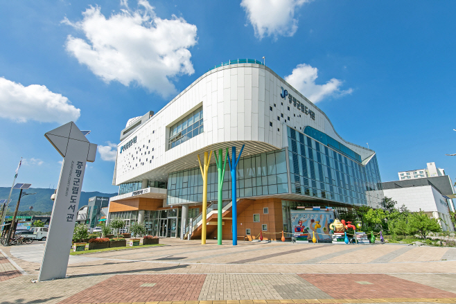 증평군립도서관 전경 (1)