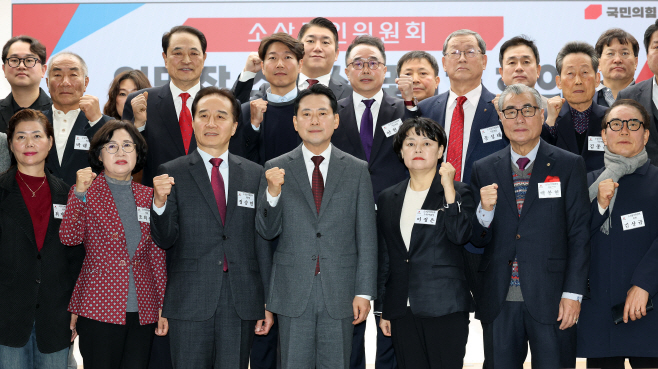 장동혁 대표, 소상공인 위원들과 함께<YONHAP NO-5213>