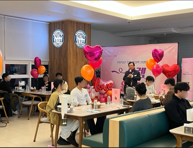 11일 열린 ‘설렘원하남’ 행사에서 이현재 하남시장이 청년들에게 인사말을 전하고 있다./하남시