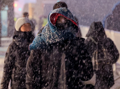'첫 눈 치고는 꽤 많은 눈'<YONHAP NO-5168>
