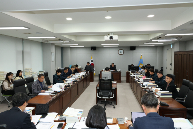 1212_포항시의회 예결특위 내년도 예산안 심사 돌입