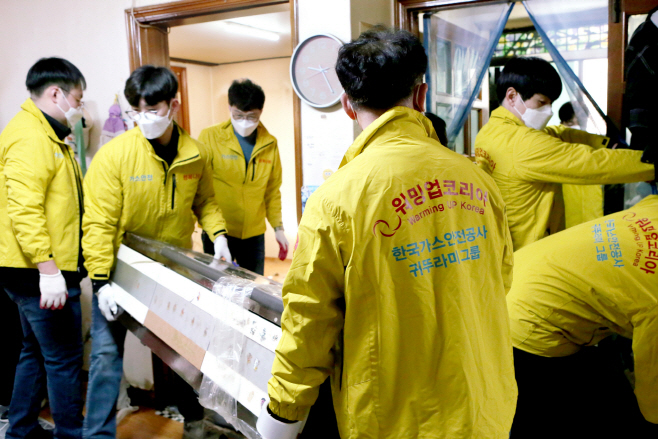 워밍업 코리아 연합 봉사활동 사진1(2024년 주거환경 개선) (2)